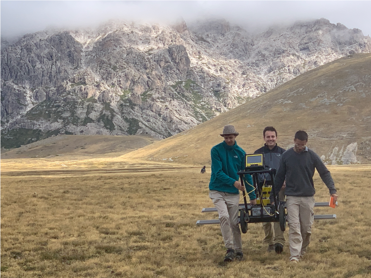 Relocating the GPR on an aluvial fan at the Campo Imperatore.